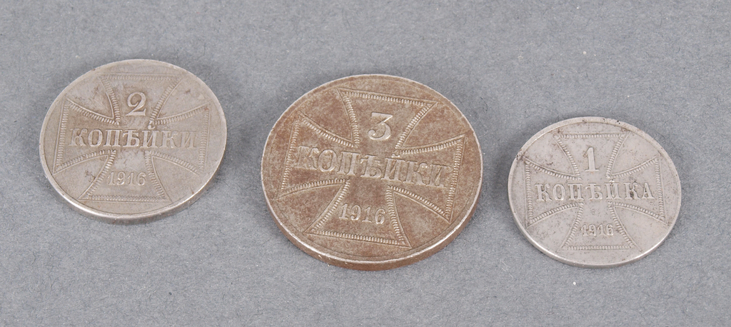 3 monētas
