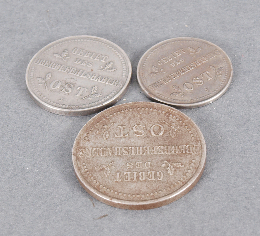 3 monētas