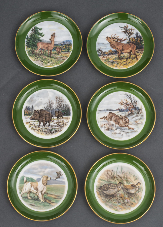 Plates with a hunter theme (6 pcs.)