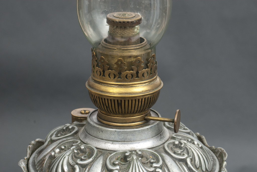 Baroque style Kerosene lamp (In good-working condition)