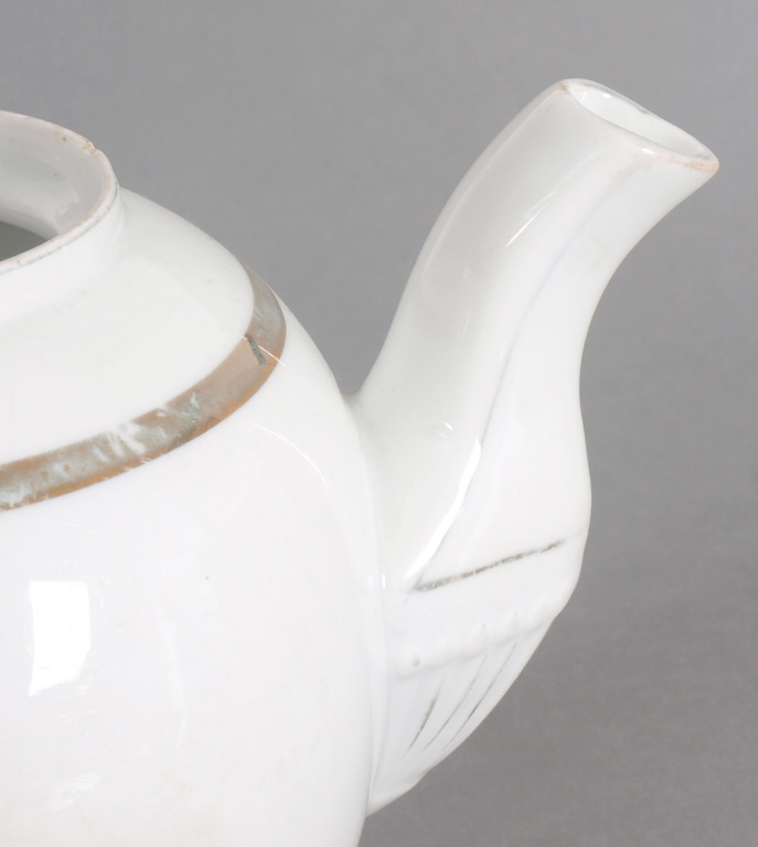 Porcelain kettle