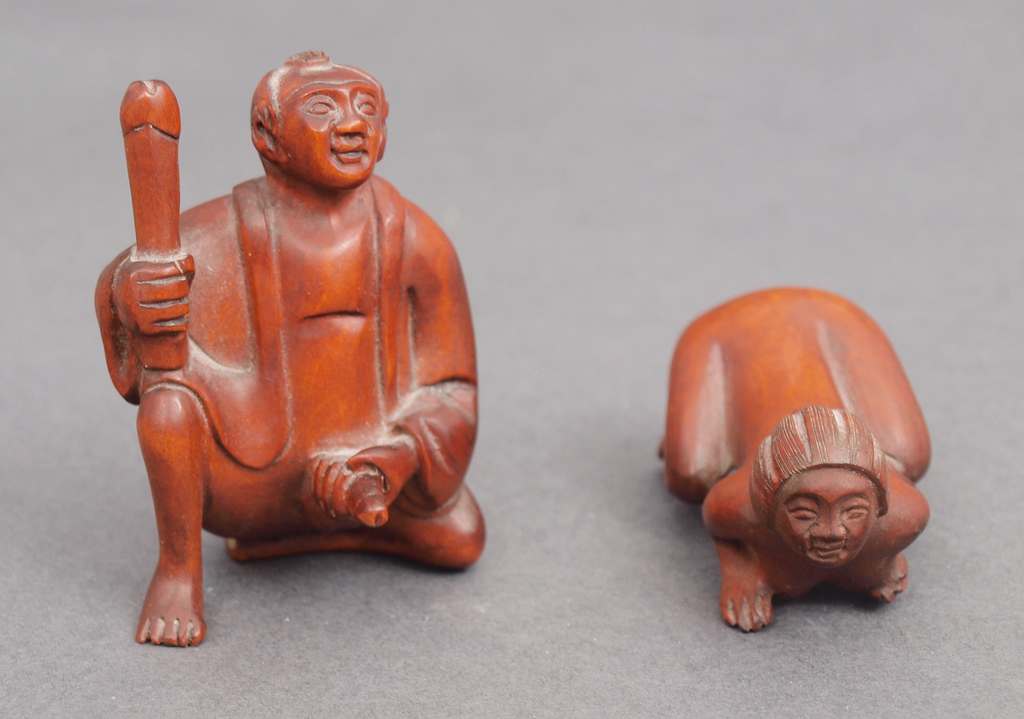 Pair of wooden figurines 