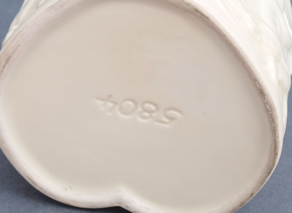 Porcelain ash tray's 