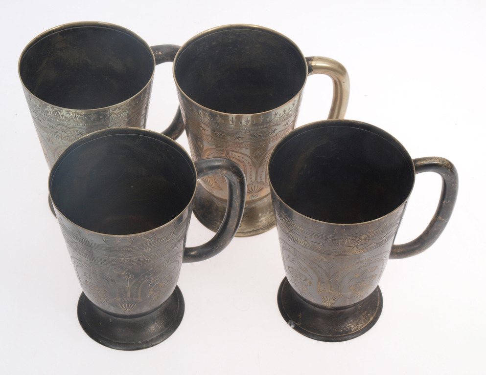 4 Metal cups