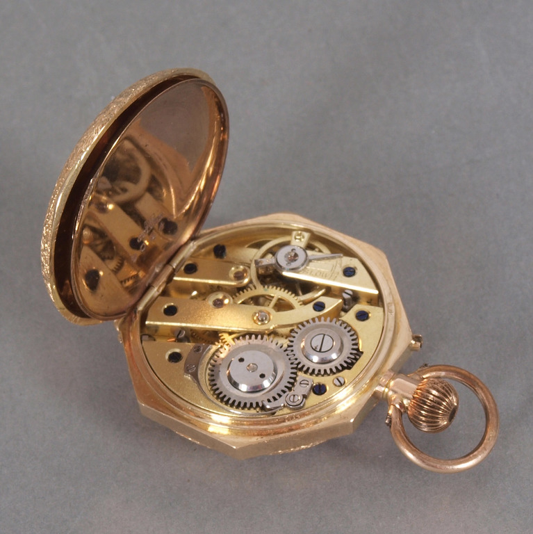 Women's pocket watch with enamel