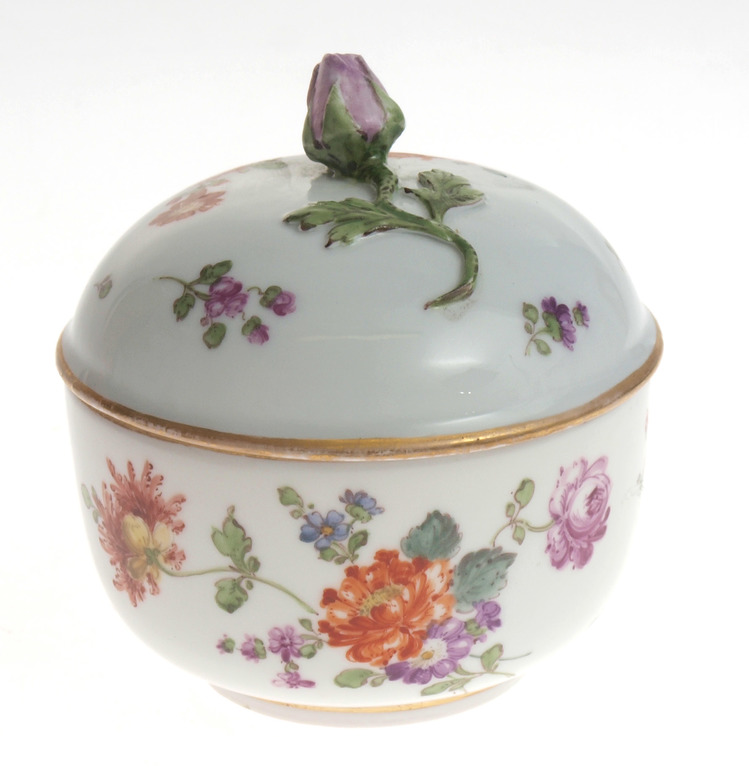 Porcelain sugar-basin with lid