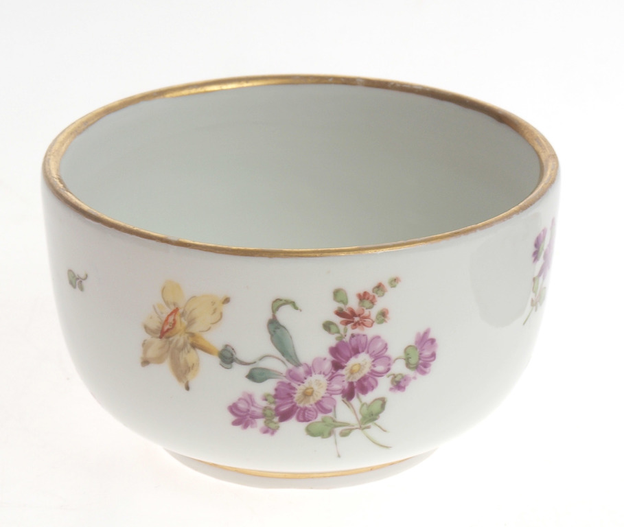 Porcelain sugar-basin with lid
