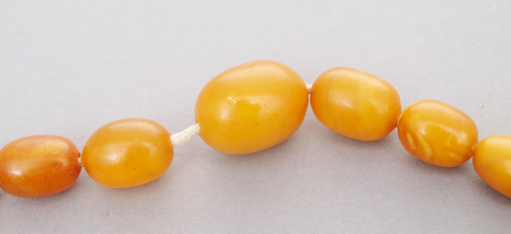 Antique 100% Natural Egg Yolk Butterscotch Baltic amber bead necklace, 16.98 g