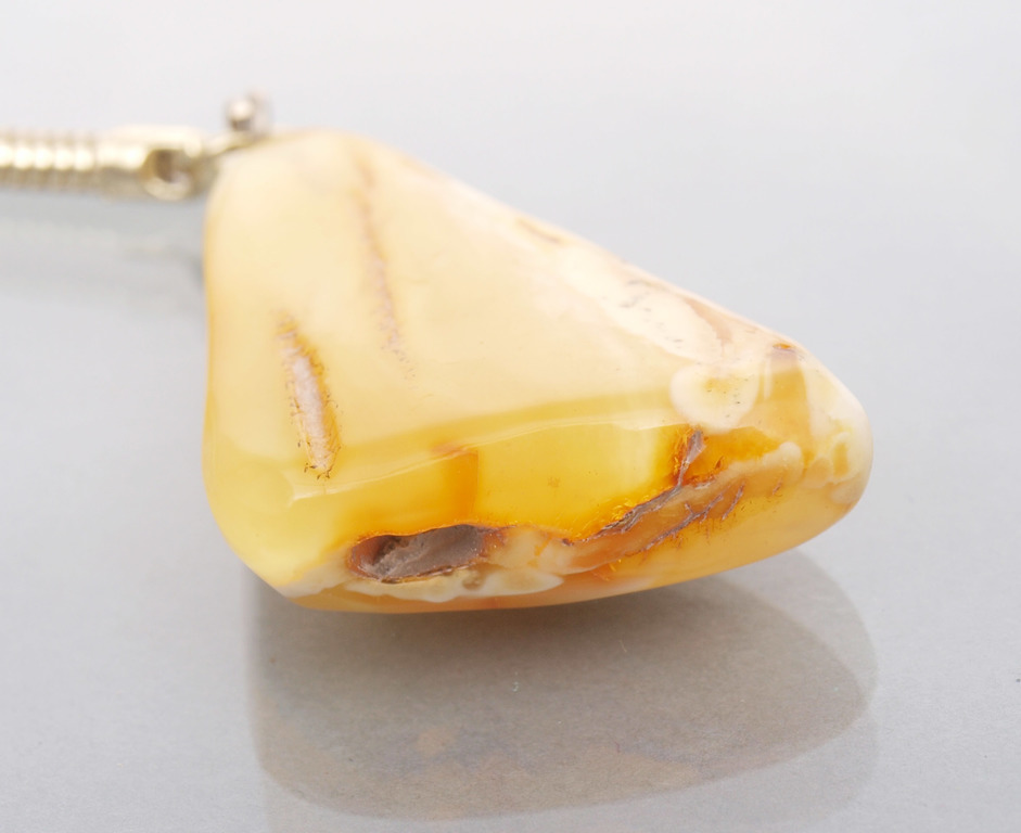 Pendant/key chain from natural Baltic amber, 6.86 g