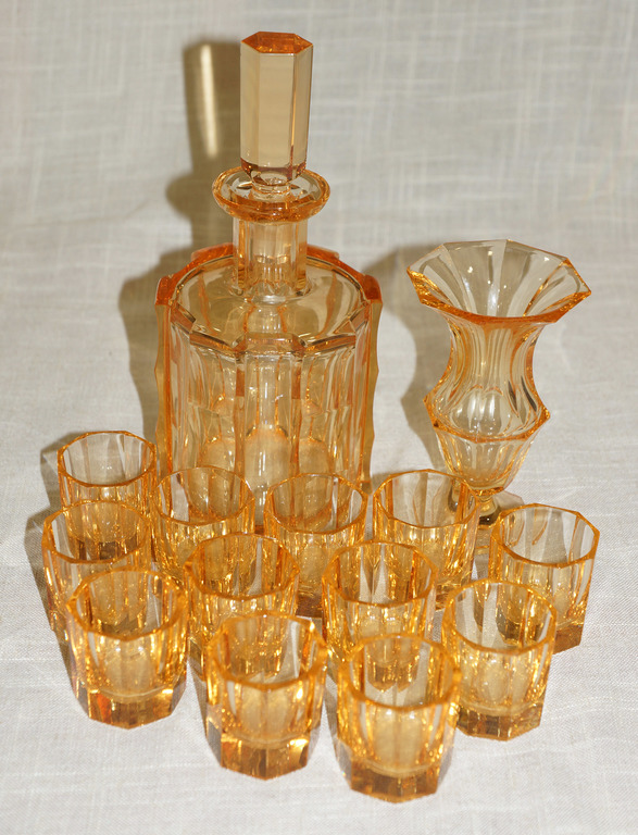 Набор из стекла - ваза, графин, 12 стаканах