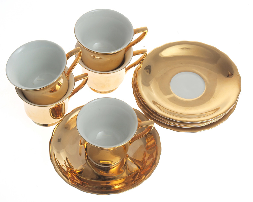 Porcelain cups and saucers (5 pcs.)