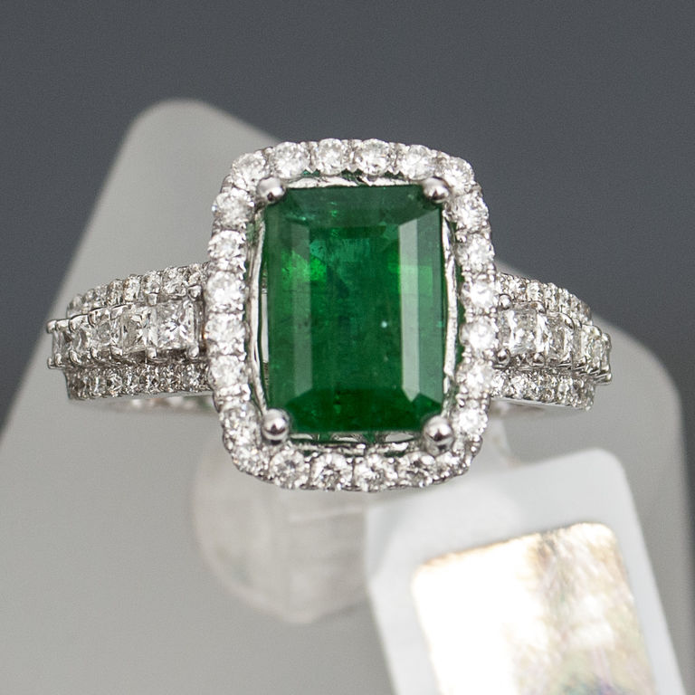 White gold ring with emeralds and diamonds