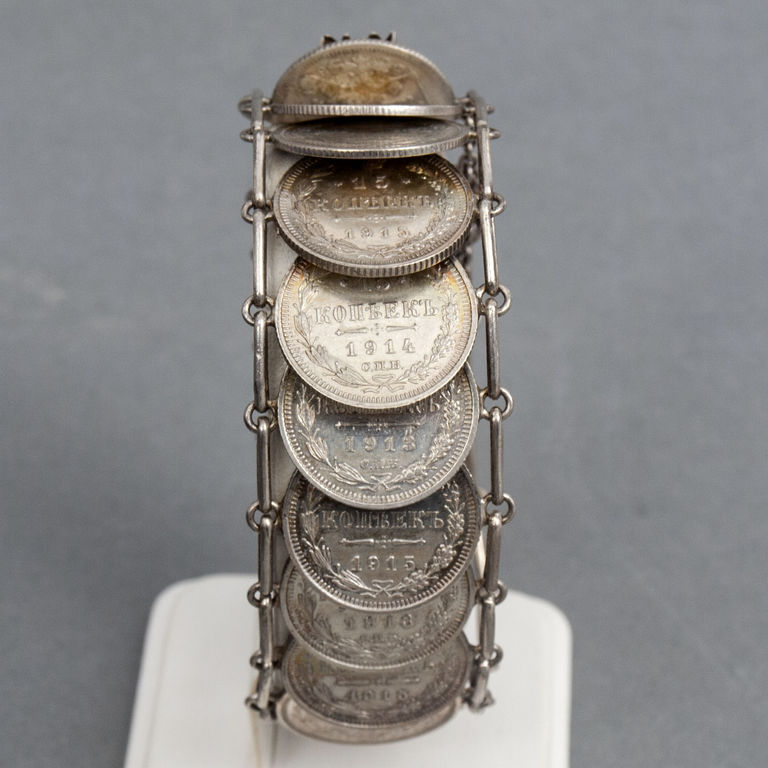 Sudraba aproce izgatavota no dažādām 15 kapeiku monētām