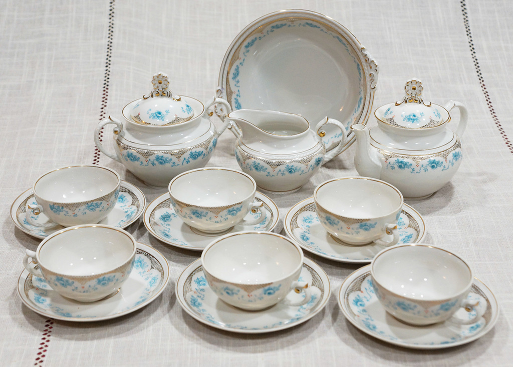 Porcelain set for 6 people 