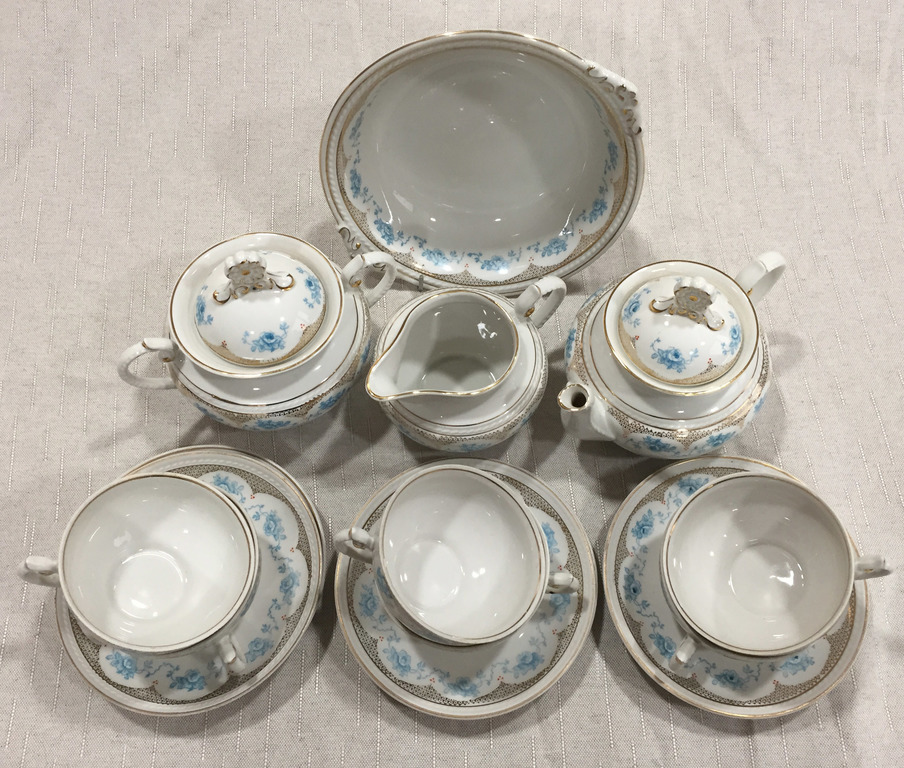 Porcelain set for 6 people 