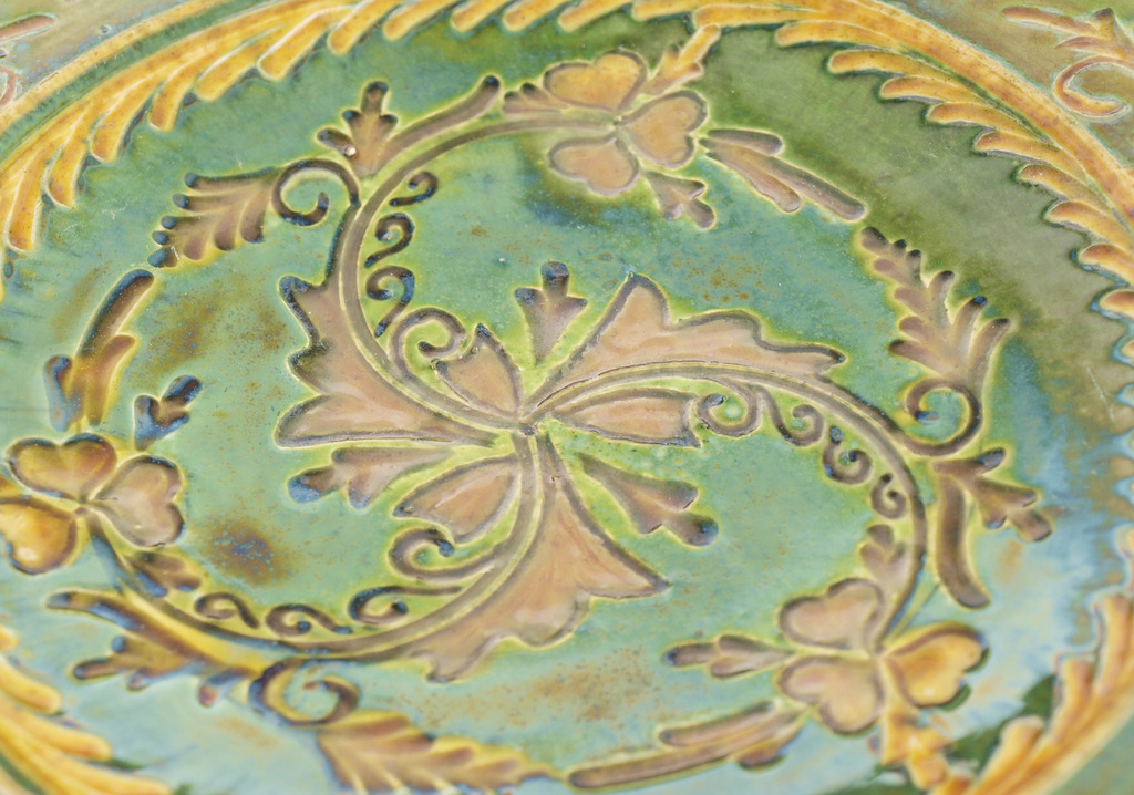 Dekoratīvs keramikas sienas šķīvis 