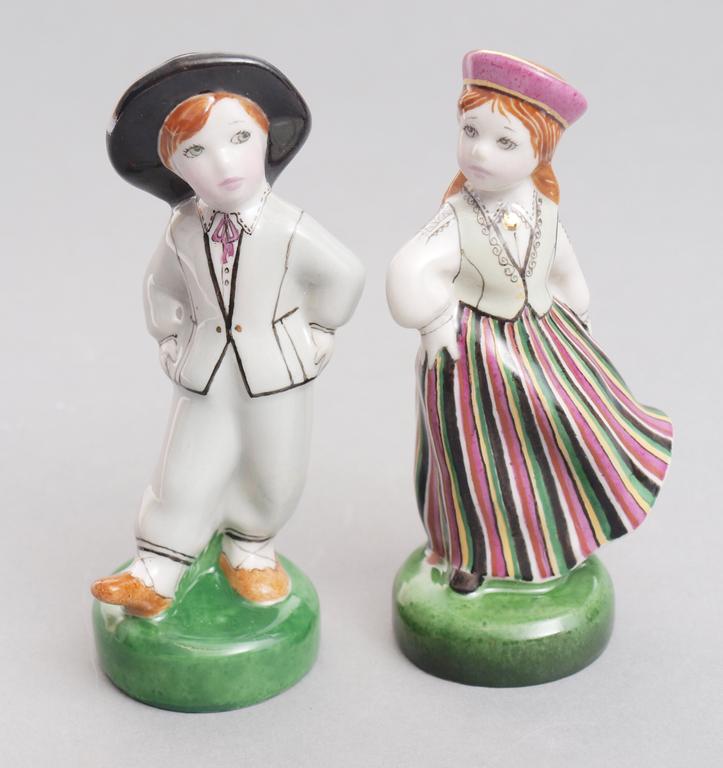 Porcelain figurines “Girl and boy in folk costumes”