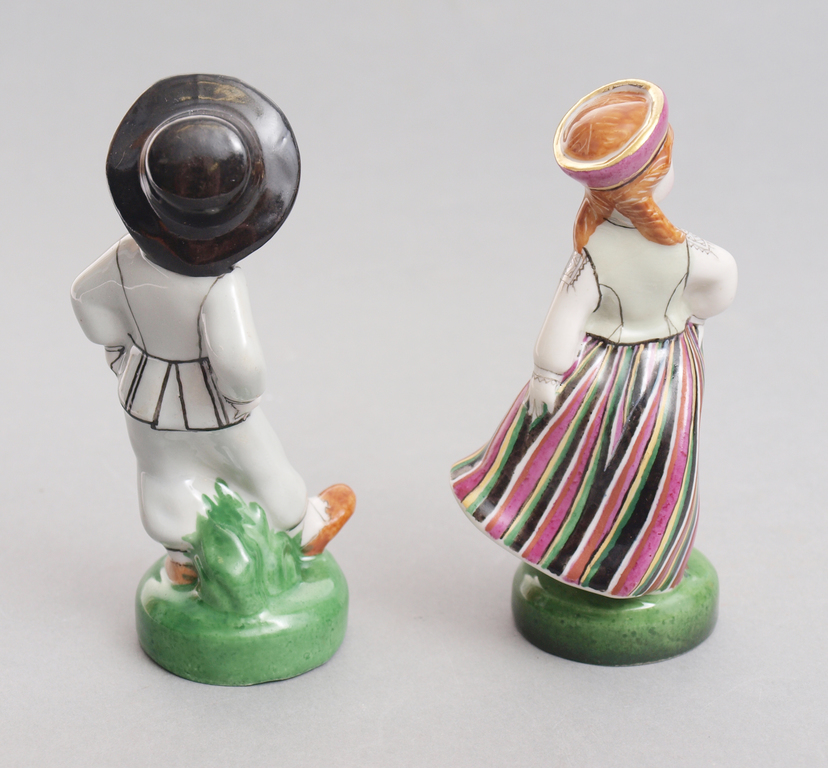 Porcelain figurines “Girl and boy in folk costumes”