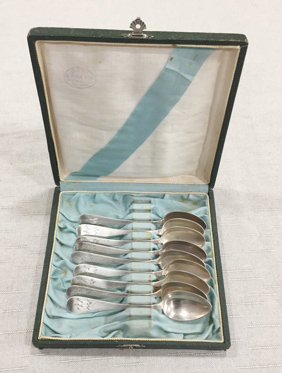 Набор из 9 серебряных ложек в оригинальной коробке