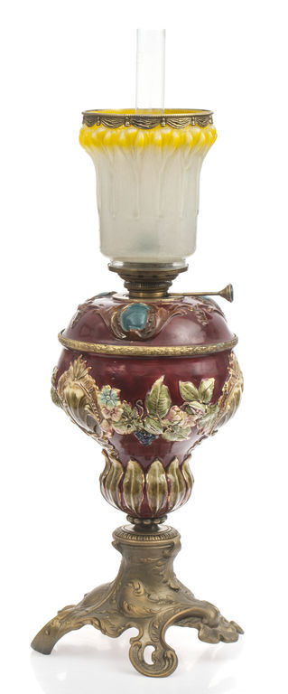 Baroka stila Petrolejas lampa (ļoti labā stāvoklī, darba gatavībā)