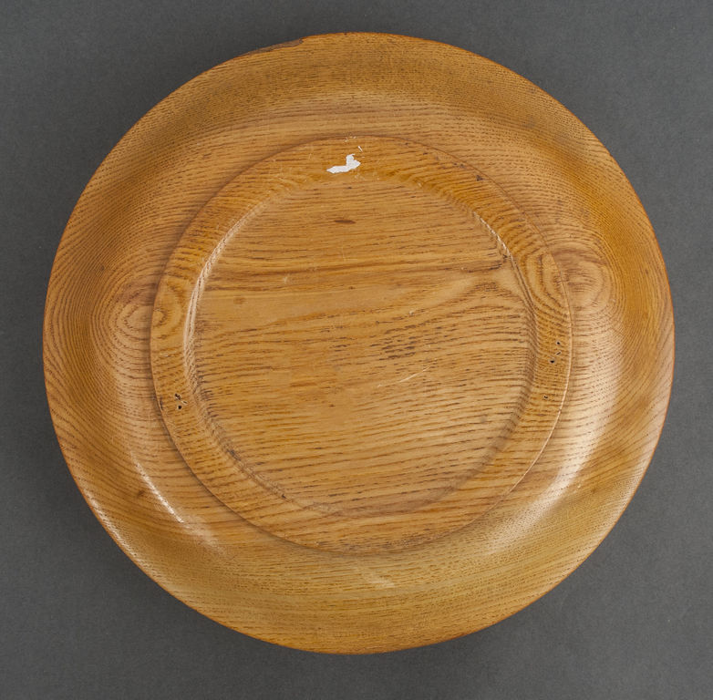 Деревянная тарелка с инкрустацией 