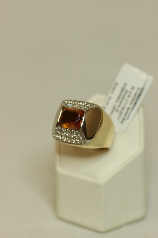 Золотое кольцо с бриллиантами и цитрином