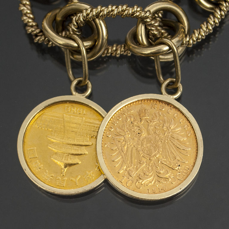 Золотой браслет с золотыми монетами