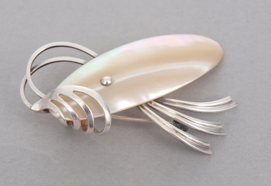 Art Nouveau silver brooch with pearl