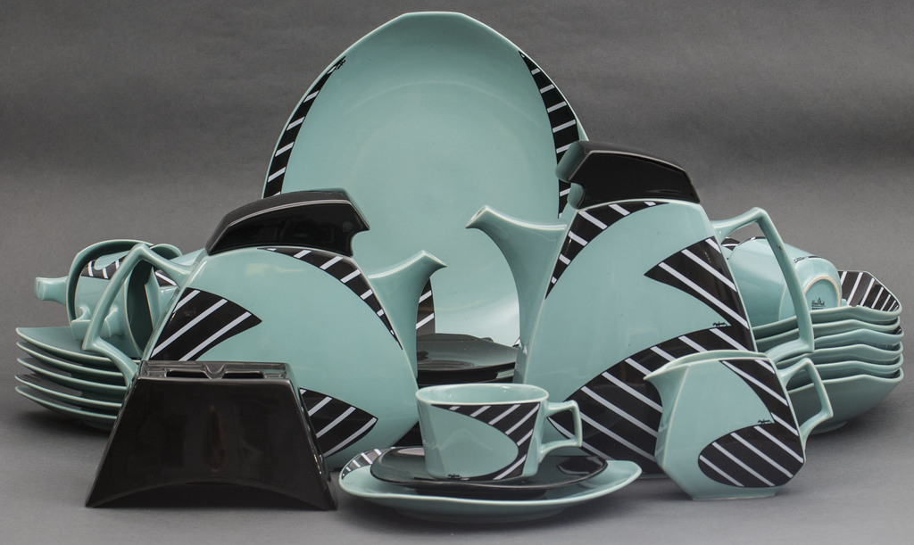 Art deco style porcelain service for six people