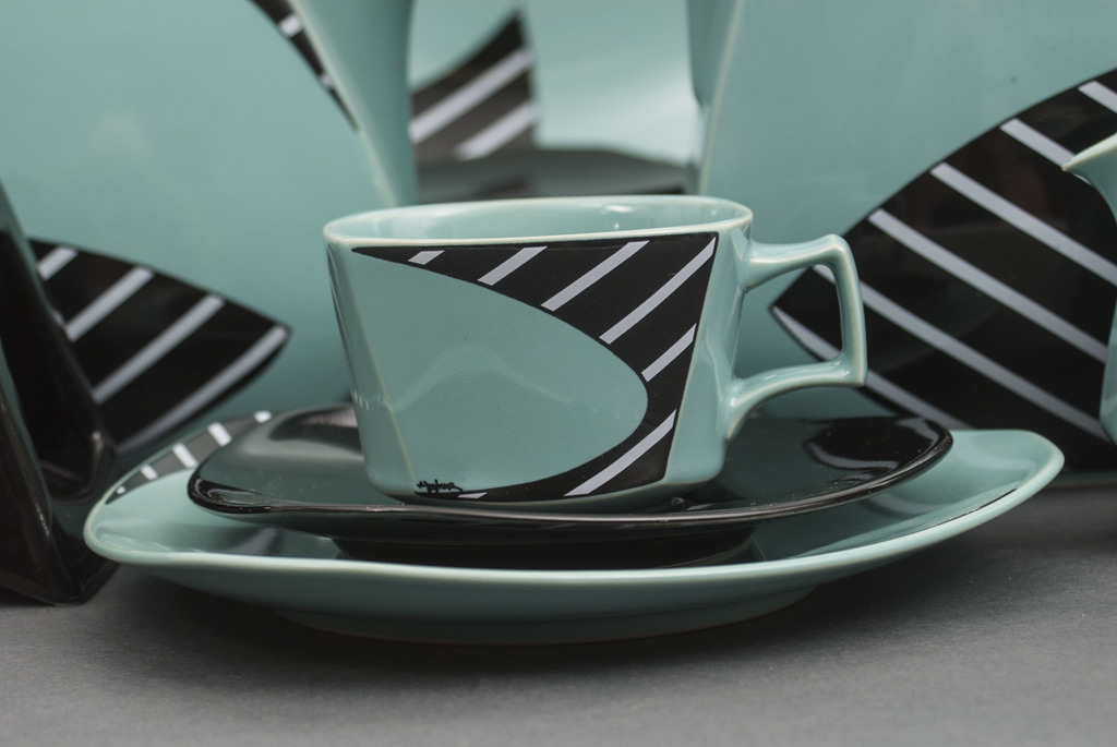Art deco style porcelain service for six people