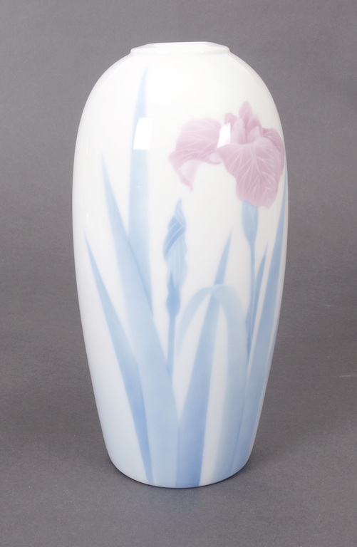 Painted porcelain vase 