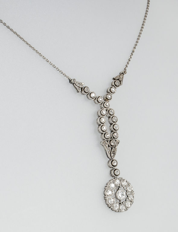 Platinum necklace with diamonds