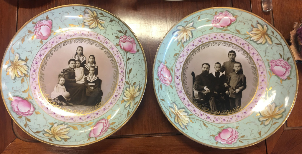 Porcelain plates (2 pcs.) With a family portrait