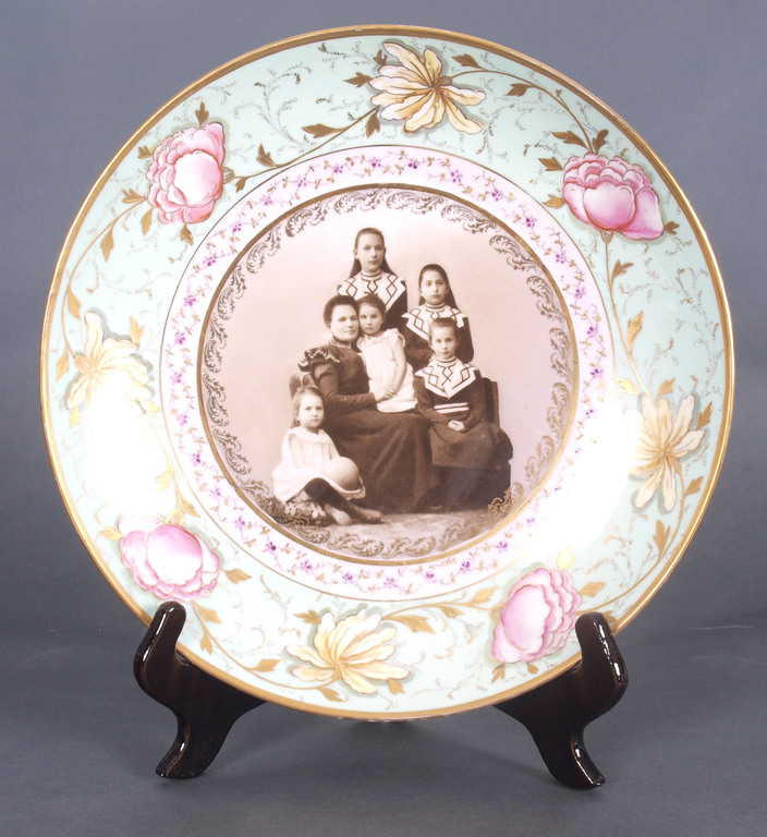 Porcelain plates (2 pcs.) With a family portrait