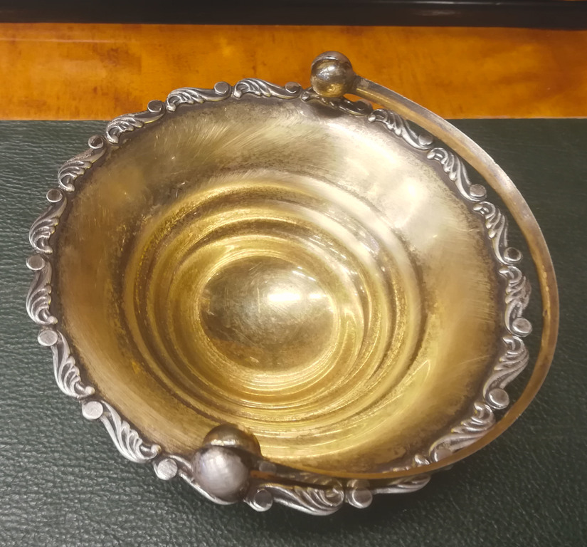 Серебрянная миска с позолоченные для сладостей