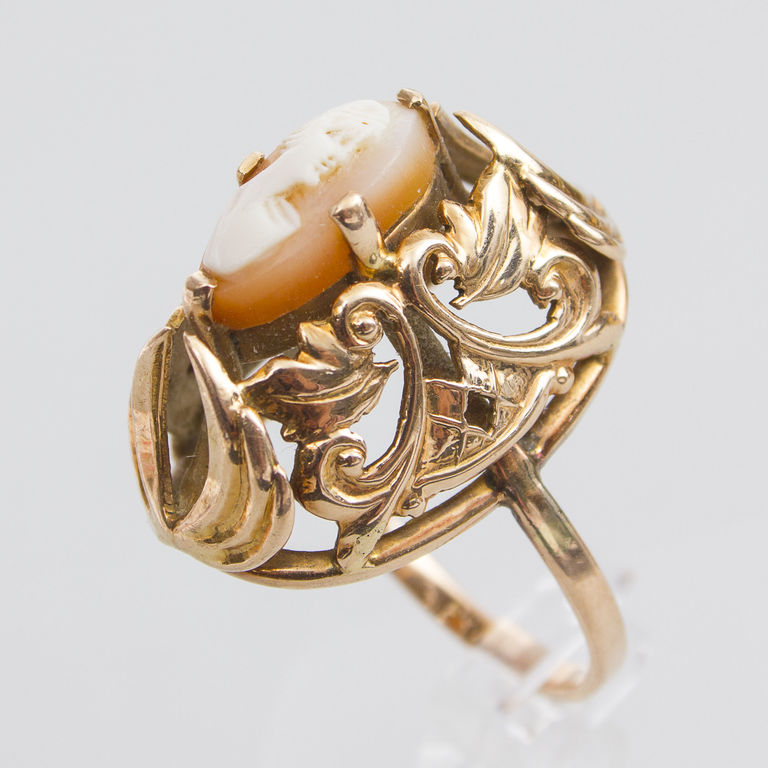 Золотое кольцо с камеи