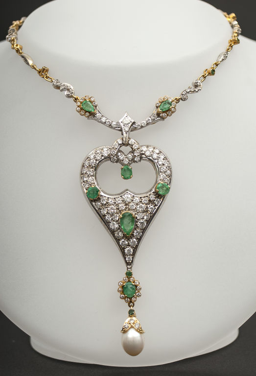 Gold necklace with diamonds, emeralds and pearl