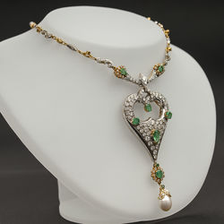 Gold necklace with diamonds, emeralds and pearl
