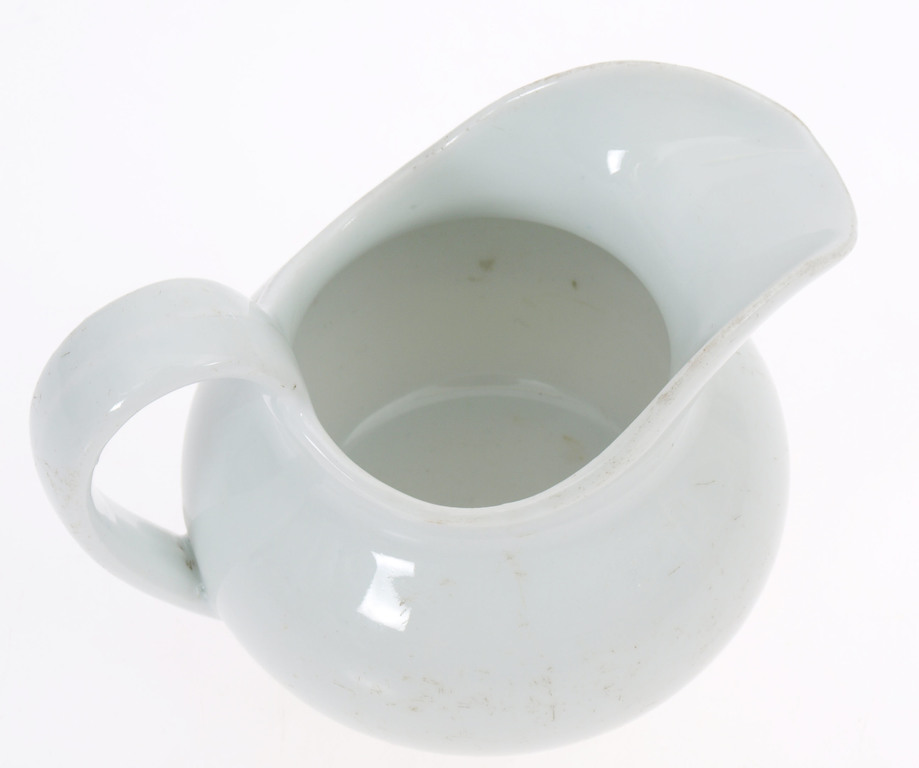 Porcelain utensil for cream