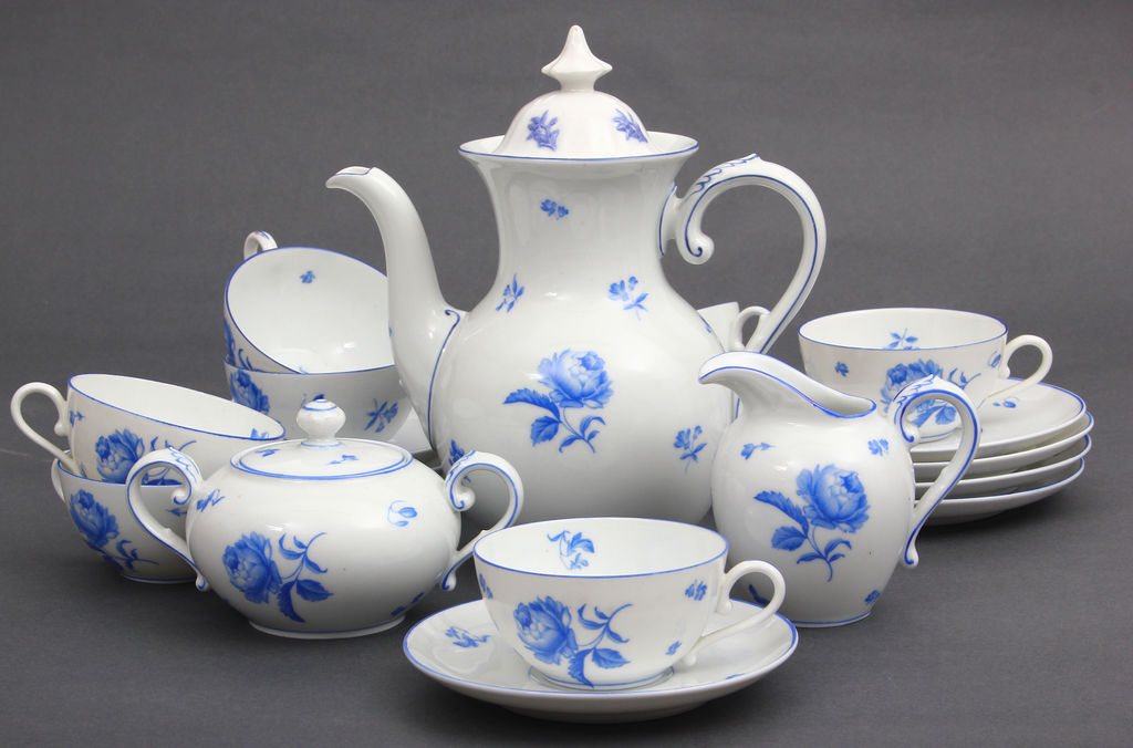 Porcelain set for 8 people