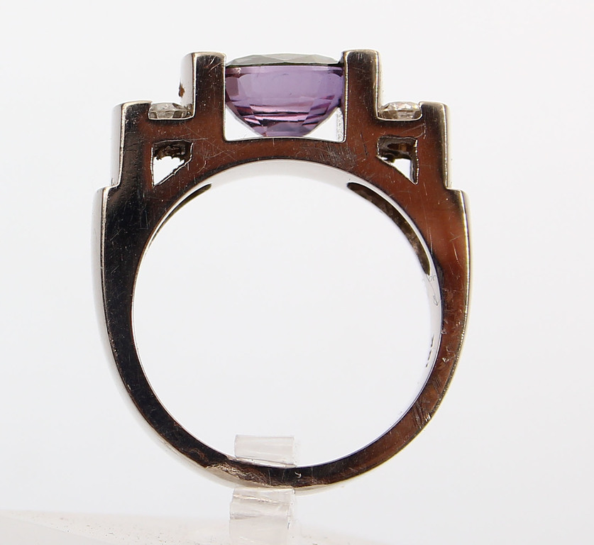 Ring with 4 diamonds and 1 sapphire-synthetic corundum duplex