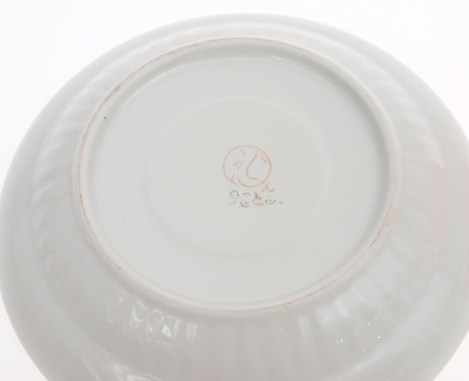 Porcelain utensil for butter with lid