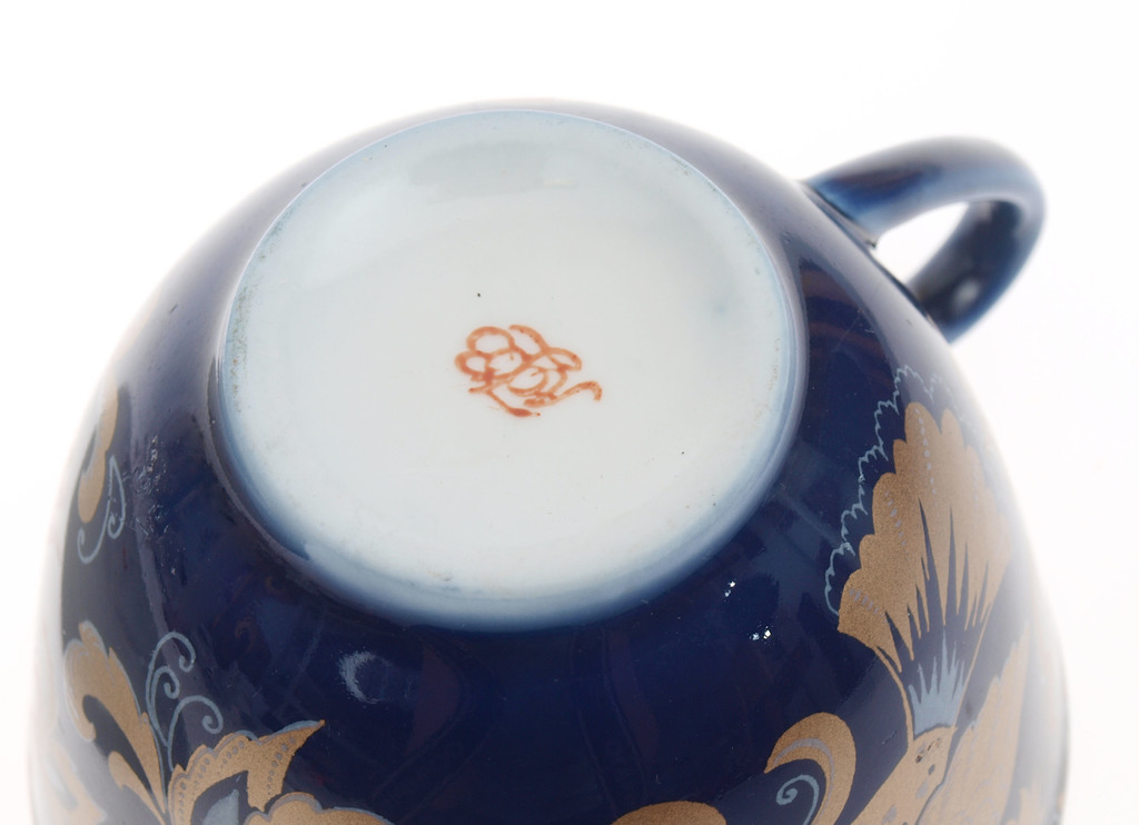 Porcelāna tējas tasīte ar apakštasītei 