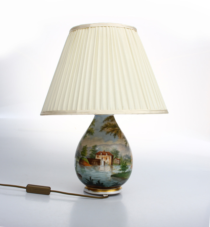Porcelāna lampa ar gleznojumu bīdermeijera stilā