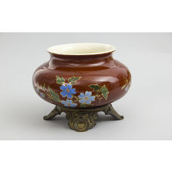 Porcelain vase/pot with metal finish 