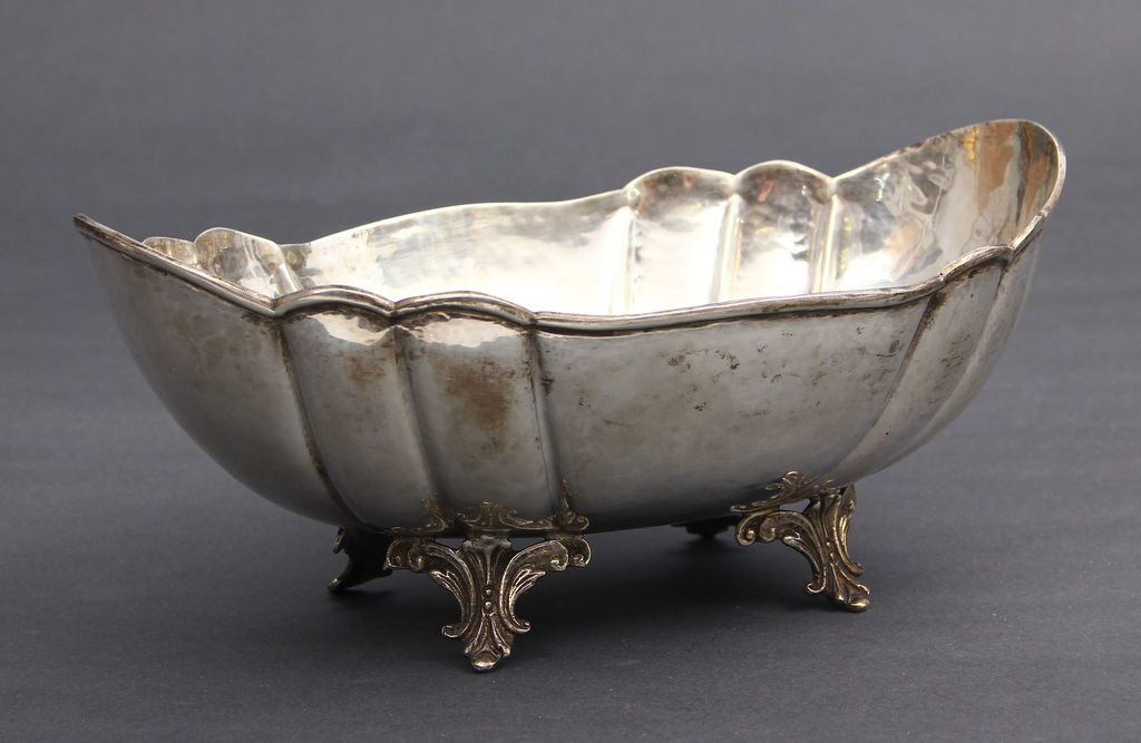 Silver fruit bowl on the stands
