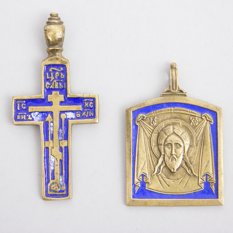 Бронзовая икона и крест