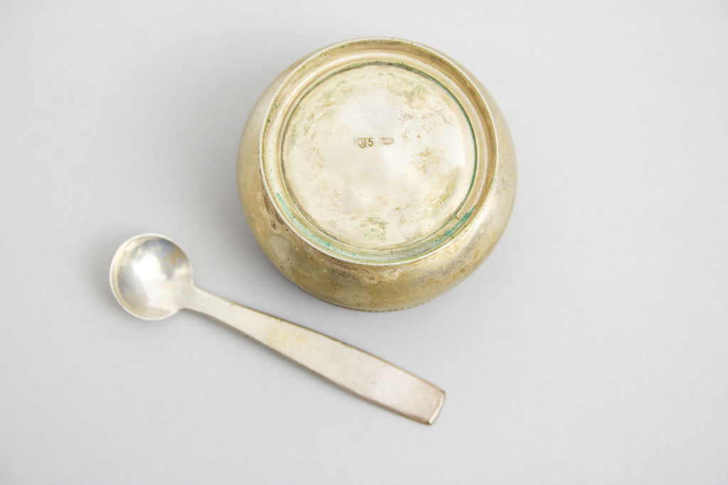 Серебряная миска для специй с ложка