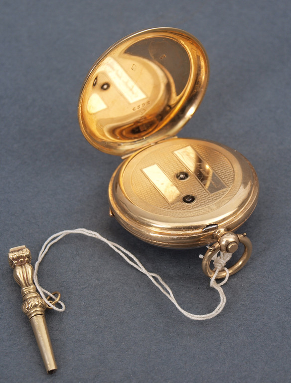 Золотые карманные часы с эмалью и золотым ключом
