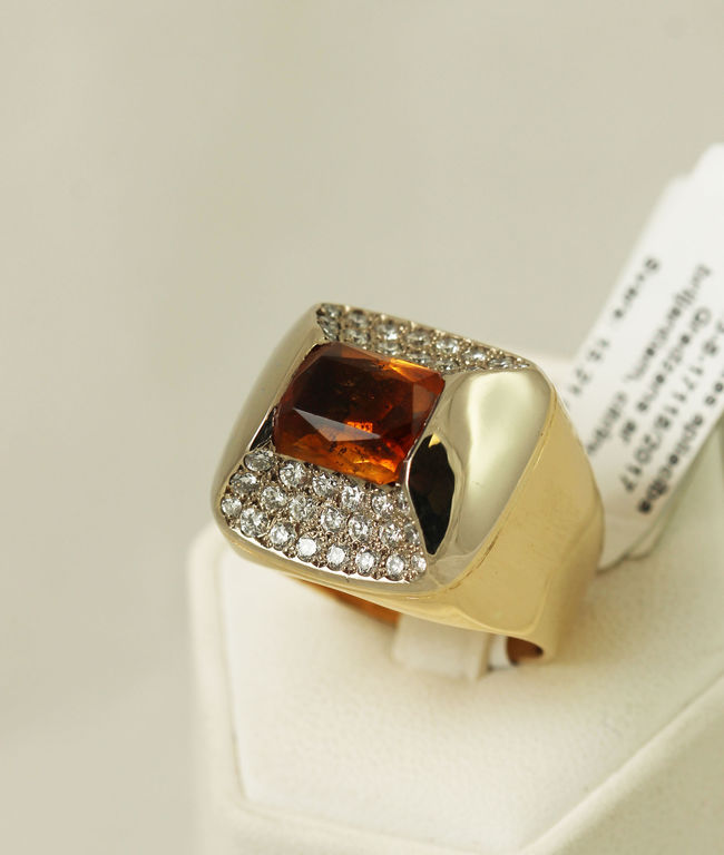 Золотое кольцо с бриллиантами и цитрином